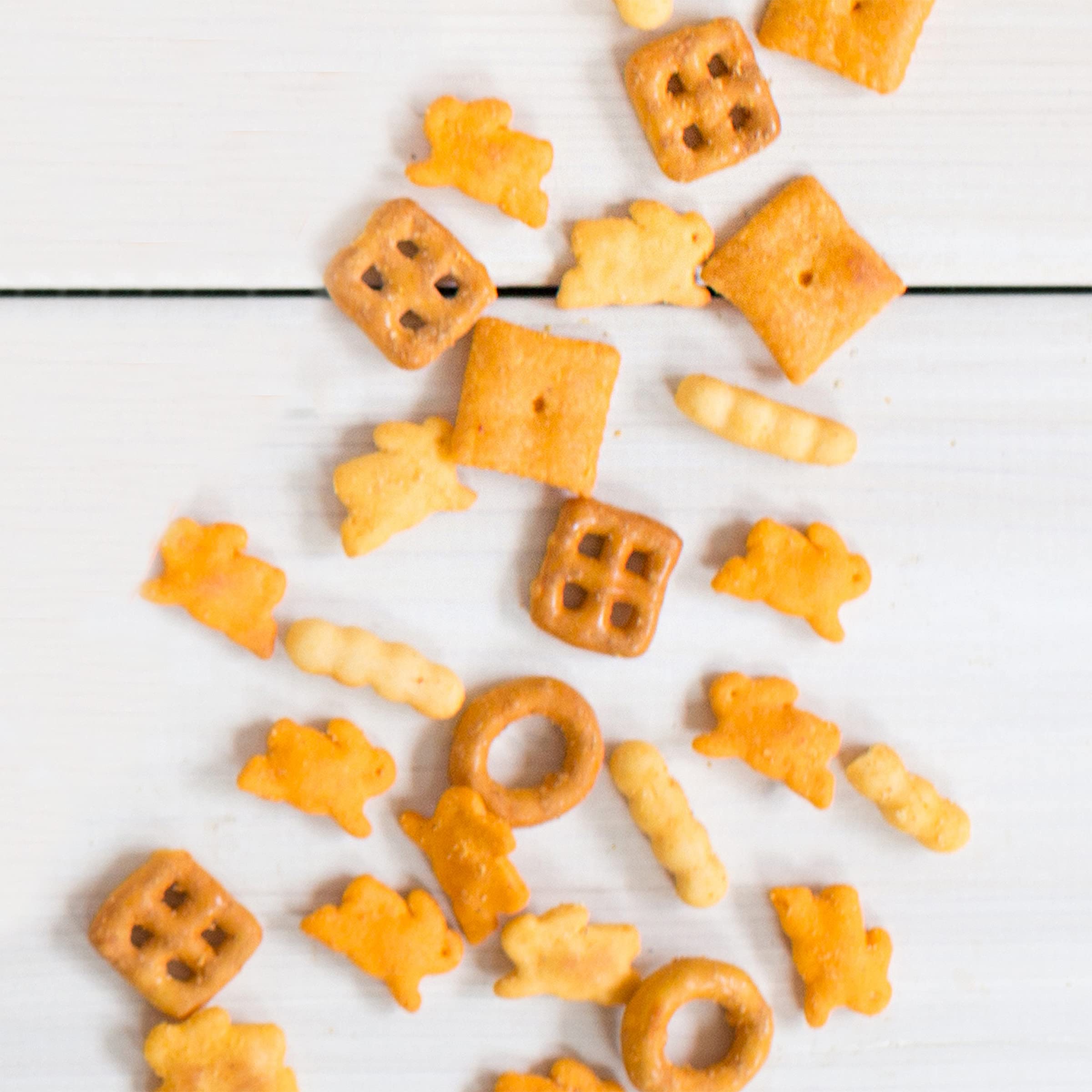 Annie's Cheddar Snack Mix With Assorted Crackers and Pretzels, Made with Real Cheese, 9 oz - Image 4